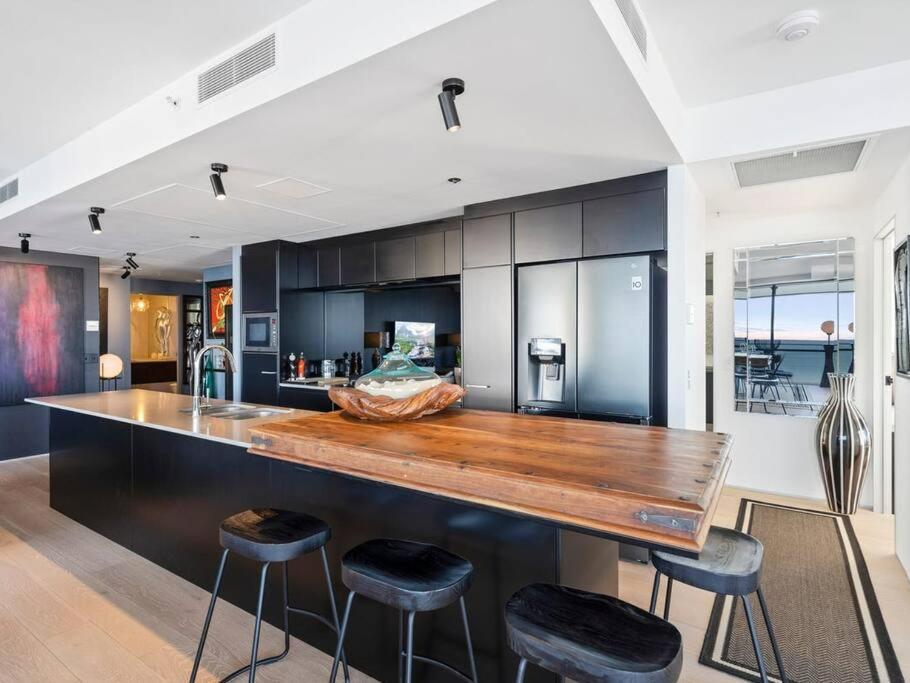 Exclusive Circle On Cavil Sub-Penthouse Luxury Apt - Hosted By Coastal Letting Голд-Кост Экстерьер фото
