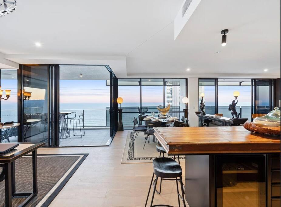 Exclusive Circle On Cavil Sub-Penthouse Luxury Apt - Hosted By Coastal Letting Голд-Кост Экстерьер фото