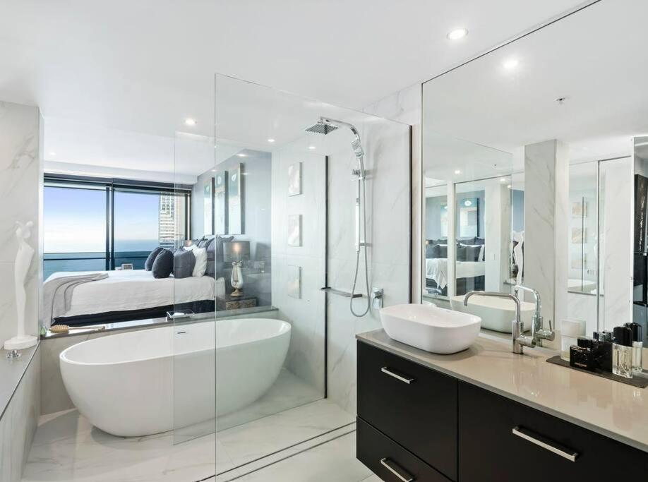 Exclusive Circle On Cavil Sub-Penthouse Luxury Apt - Hosted By Coastal Letting Голд-Кост Экстерьер фото